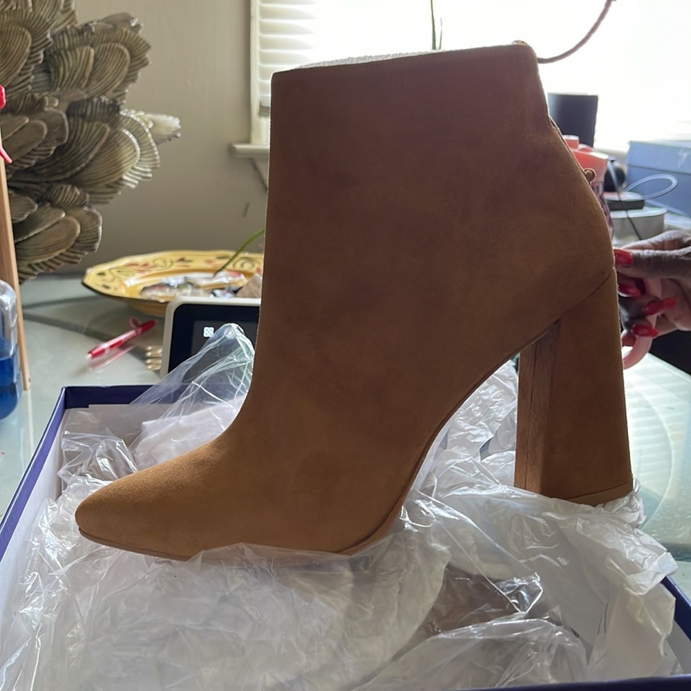 Stuart Weitzman - Picture 3 of 4